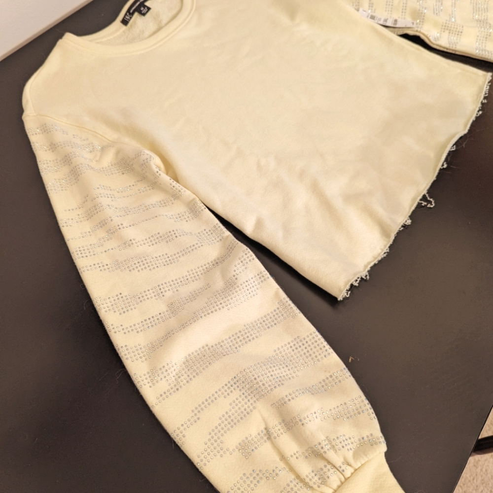 Light yellow crop sweatshirt